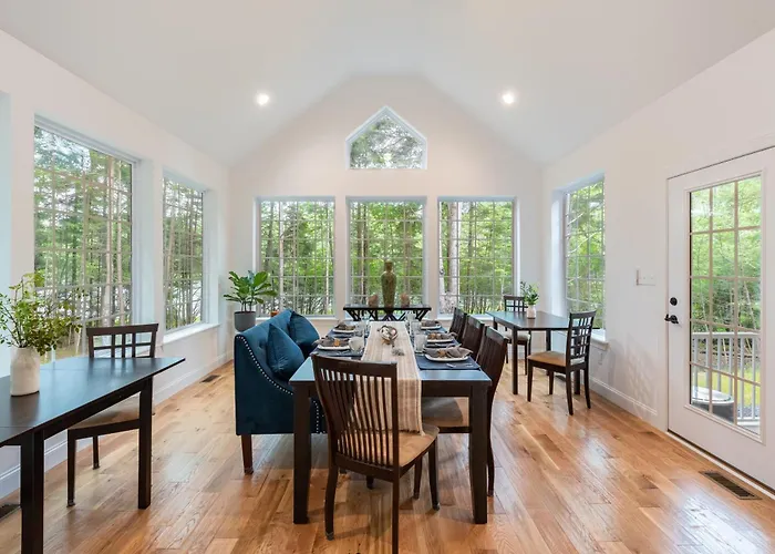 Luxuriously Lakeside By Avantstay Lakefront Retreat W Game Room