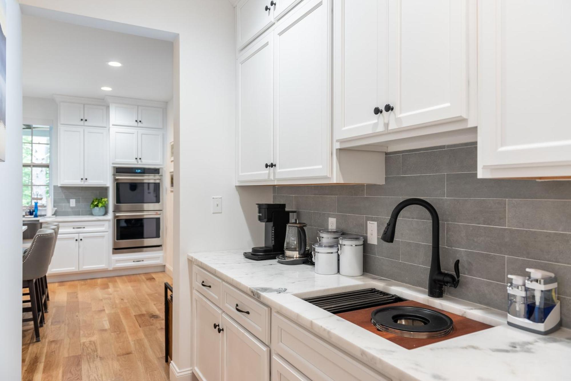 Luxuriously Lakeside By Avantstay Lakefront Retreat W Game
