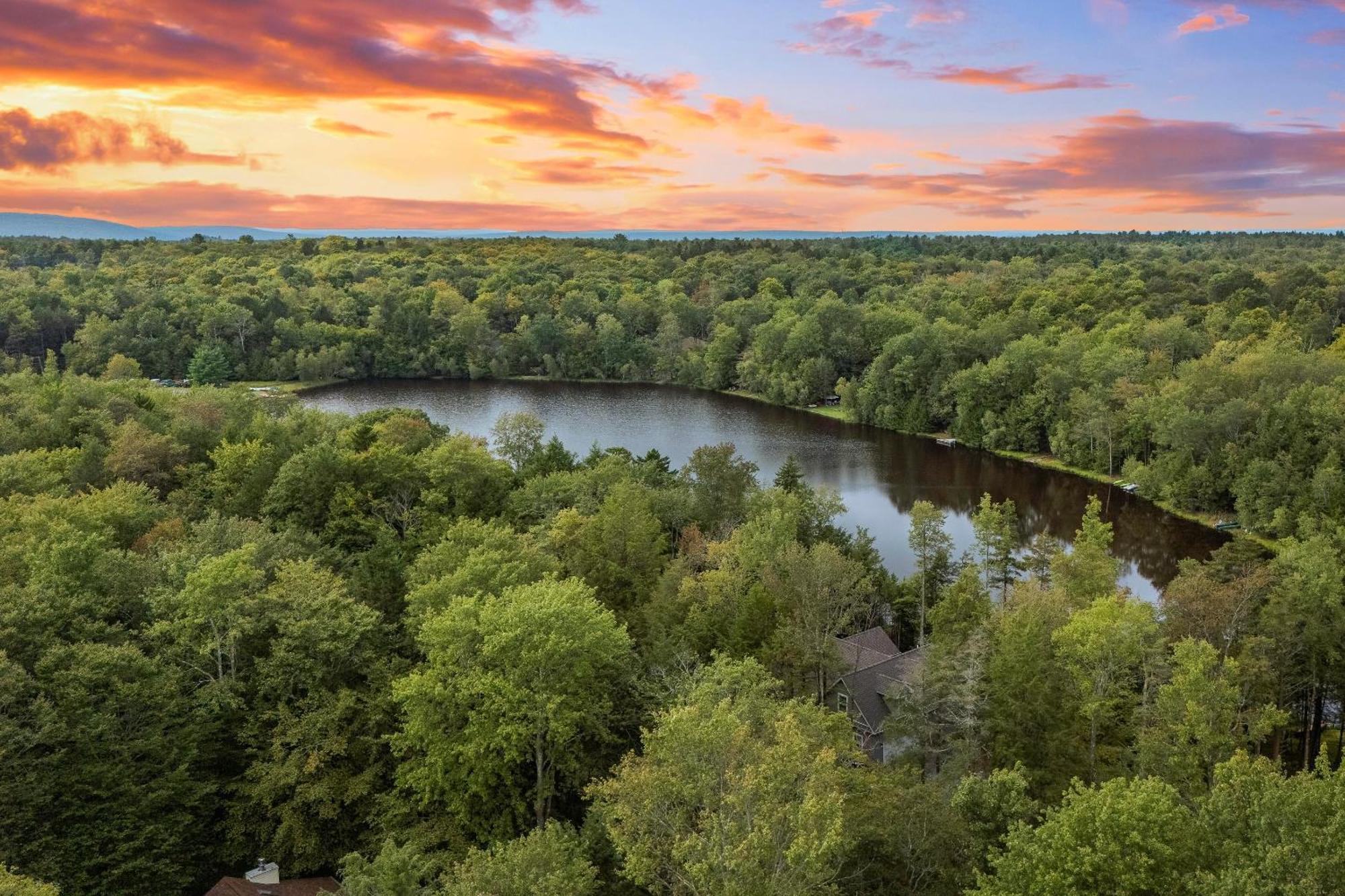 Luxuriously Lakeside By Avantstay Lakefront Retreat W Game * Blakeslee