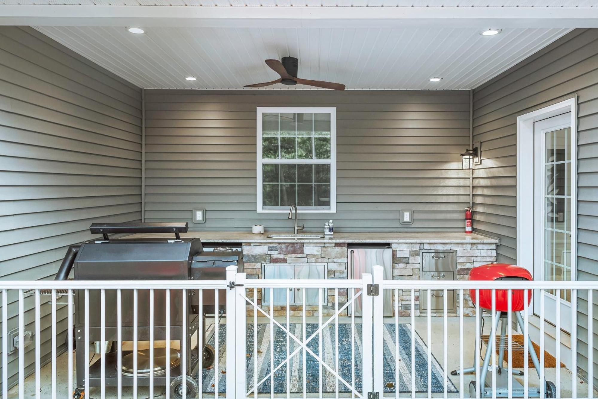 Luxuriously Lakeside By Avantstay Lakefront Retreat W Game
