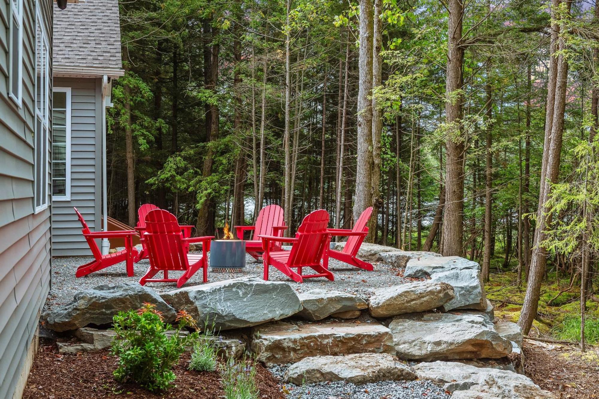 Holiday home Luxuriously Lakeside By Avantstay Lakefront Retreat W Game *