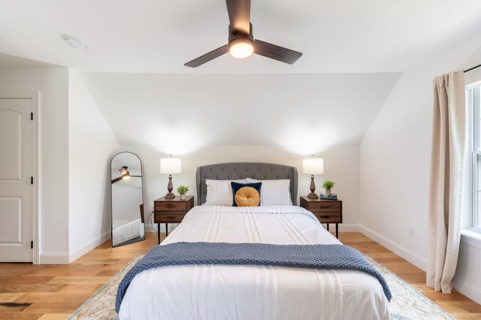 Luxuriously Lakeside By Avantstay Lakefront Retreat W Game Holiday home *