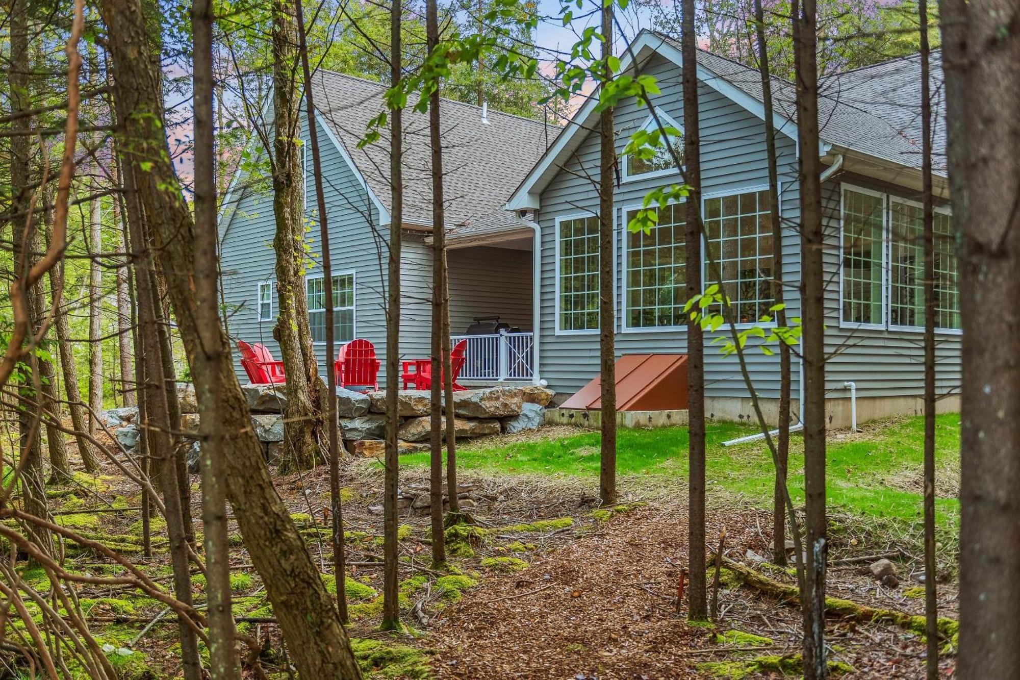 Luxuriously Lakeside By Avantstay Lakefront Retreat W Game *