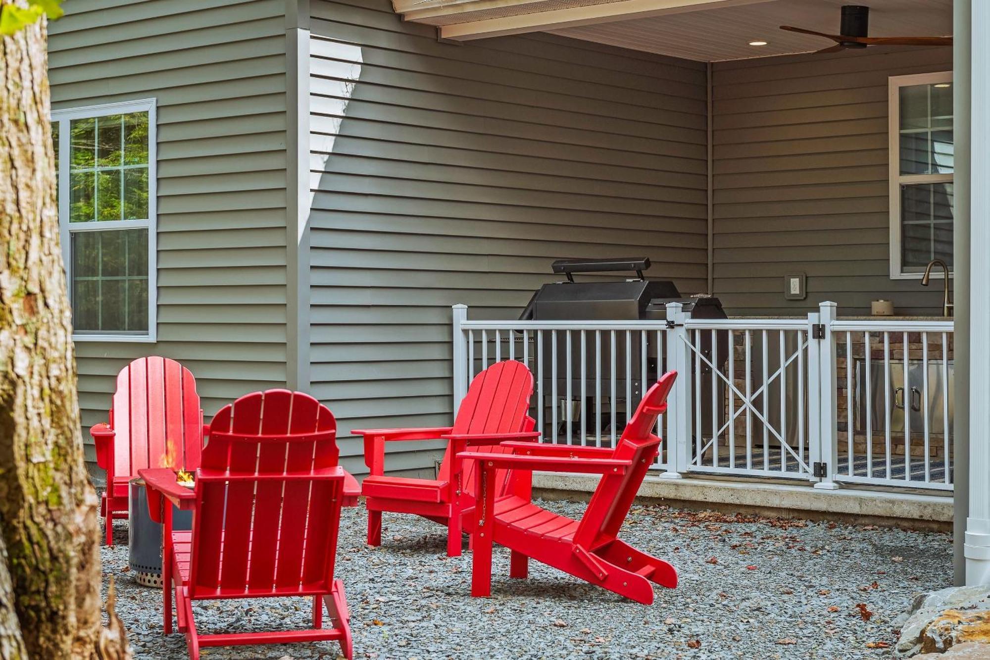 Holiday home Luxuriously Lakeside By Avantstay Lakefront Retreat W Game