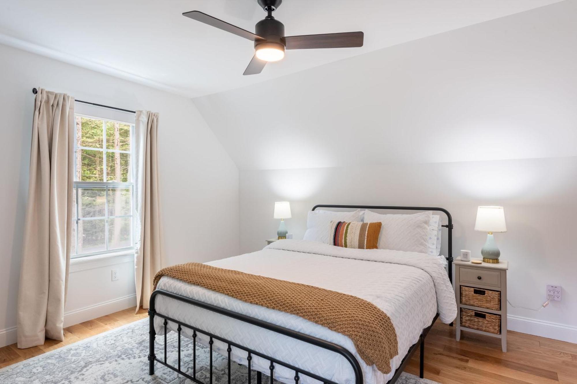 Luxuriously Lakeside By Avantstay Lakefront Retreat W Game Holiday home Blakeslee