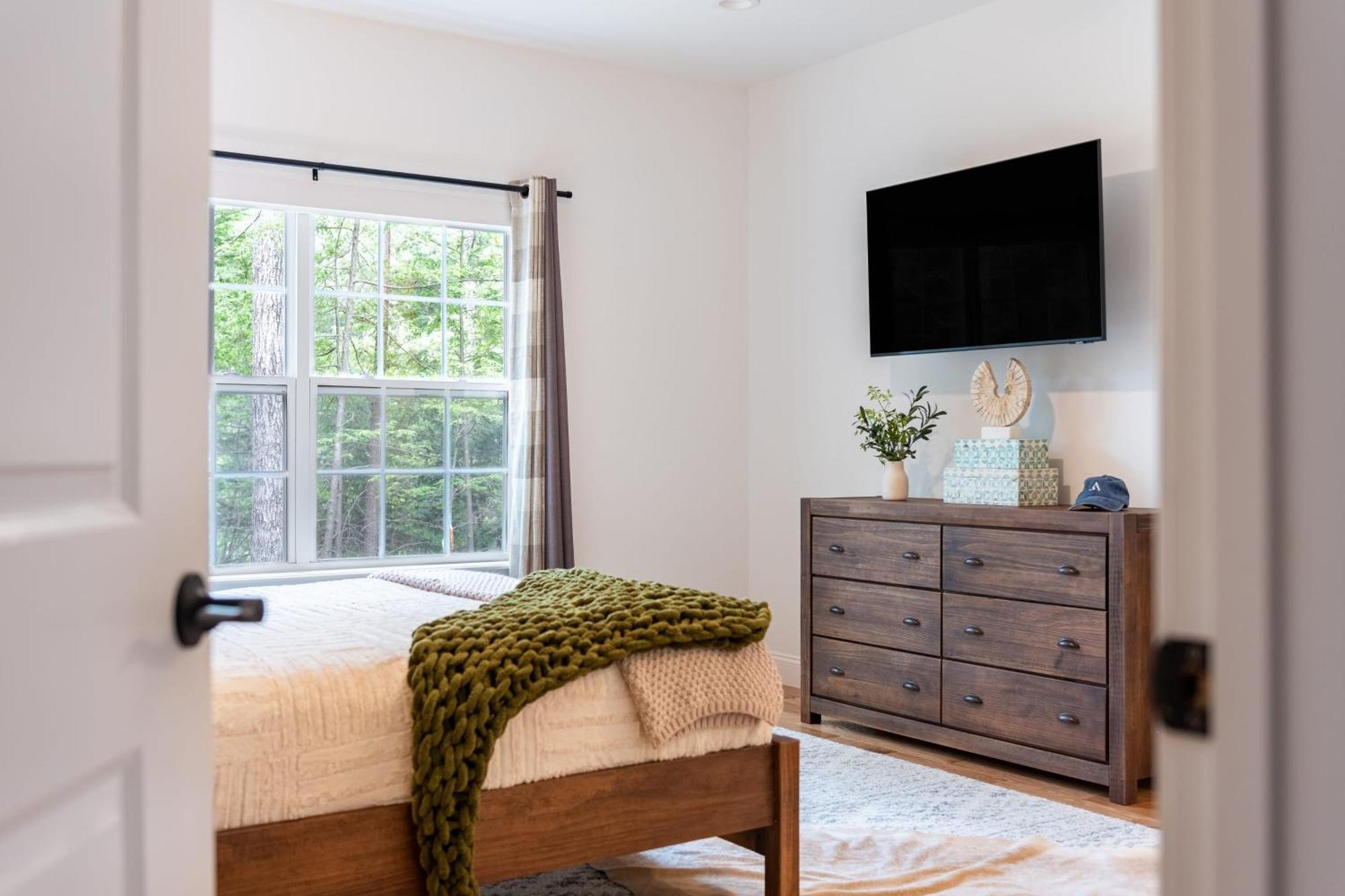 Holiday home Luxuriously Lakeside By Avantstay Lakefront Retreat W Game Blakeslee