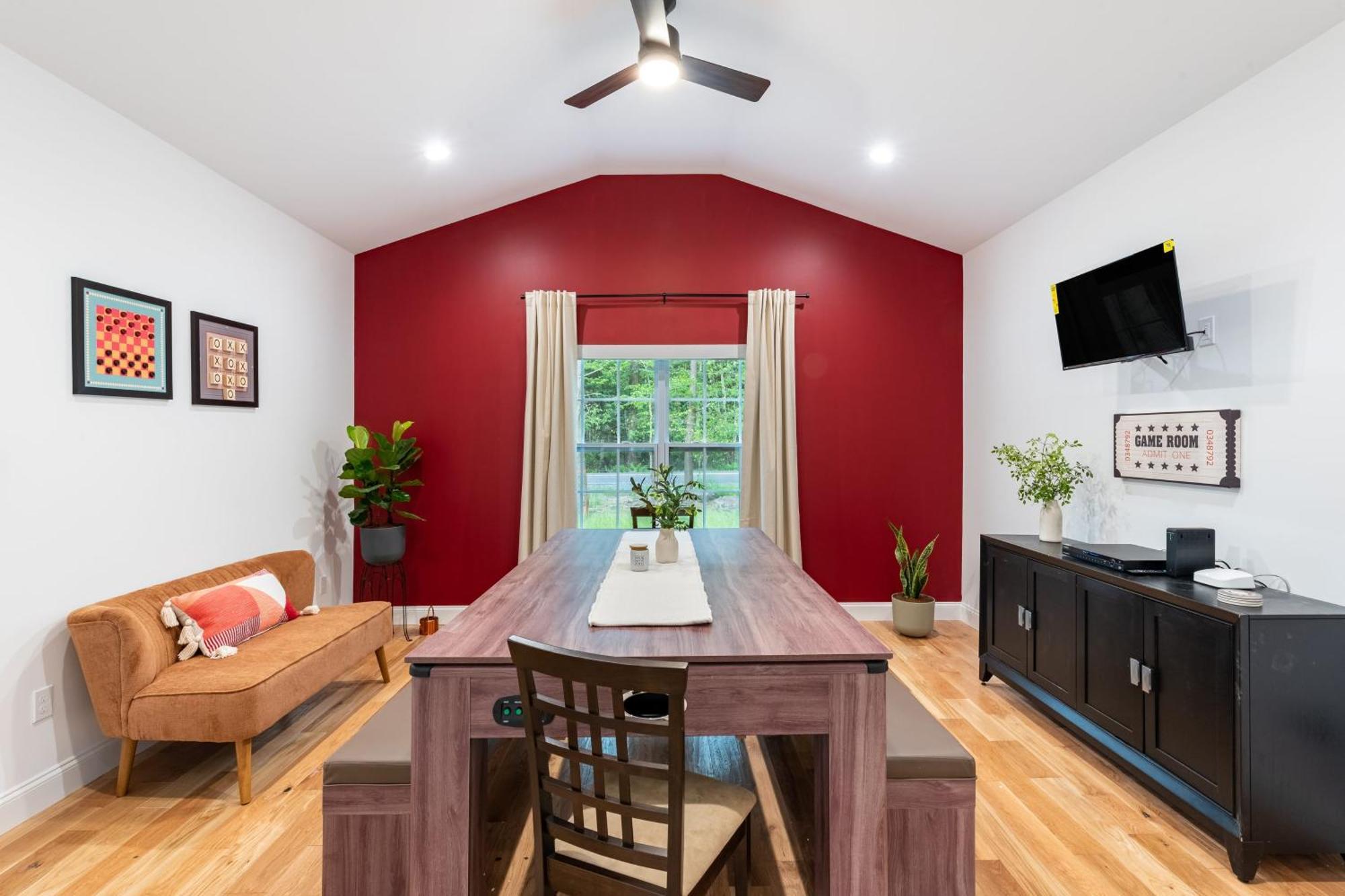Luxuriously Lakeside By Avantstay Lakefront Retreat W Game Blakeslee
