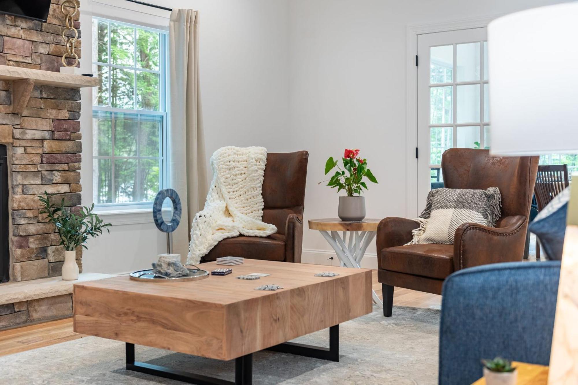 Luxuriously Lakeside By Avantstay Lakefront Retreat W Game