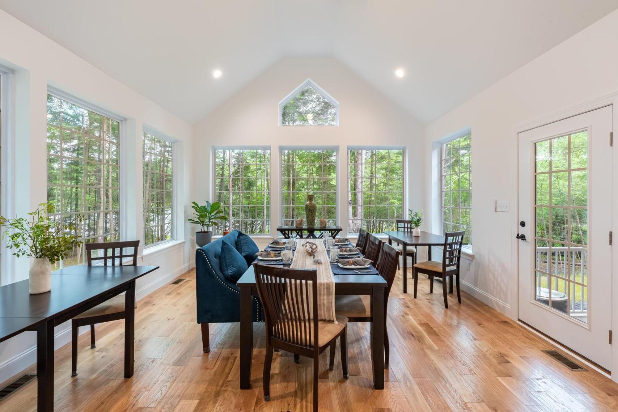 Luxuriously Lakeside By Avantstay Lakefront Retreat W Game *