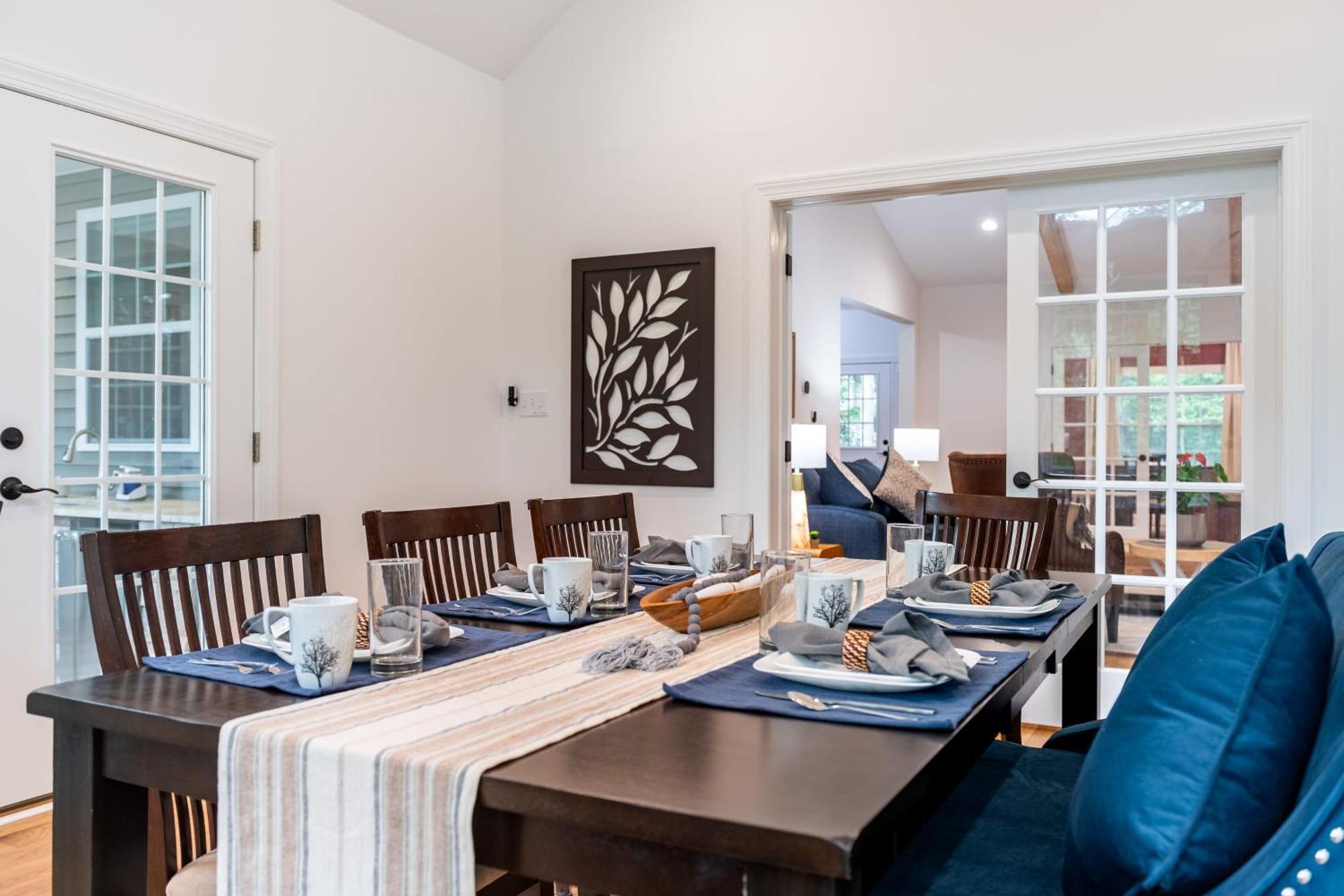 Luxuriously Lakeside By Avantstay Lakefront Retreat W Game Blakeslee