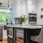 Luxuriously Lakeside By Avantstay Lakefront Retreat W Game Room
