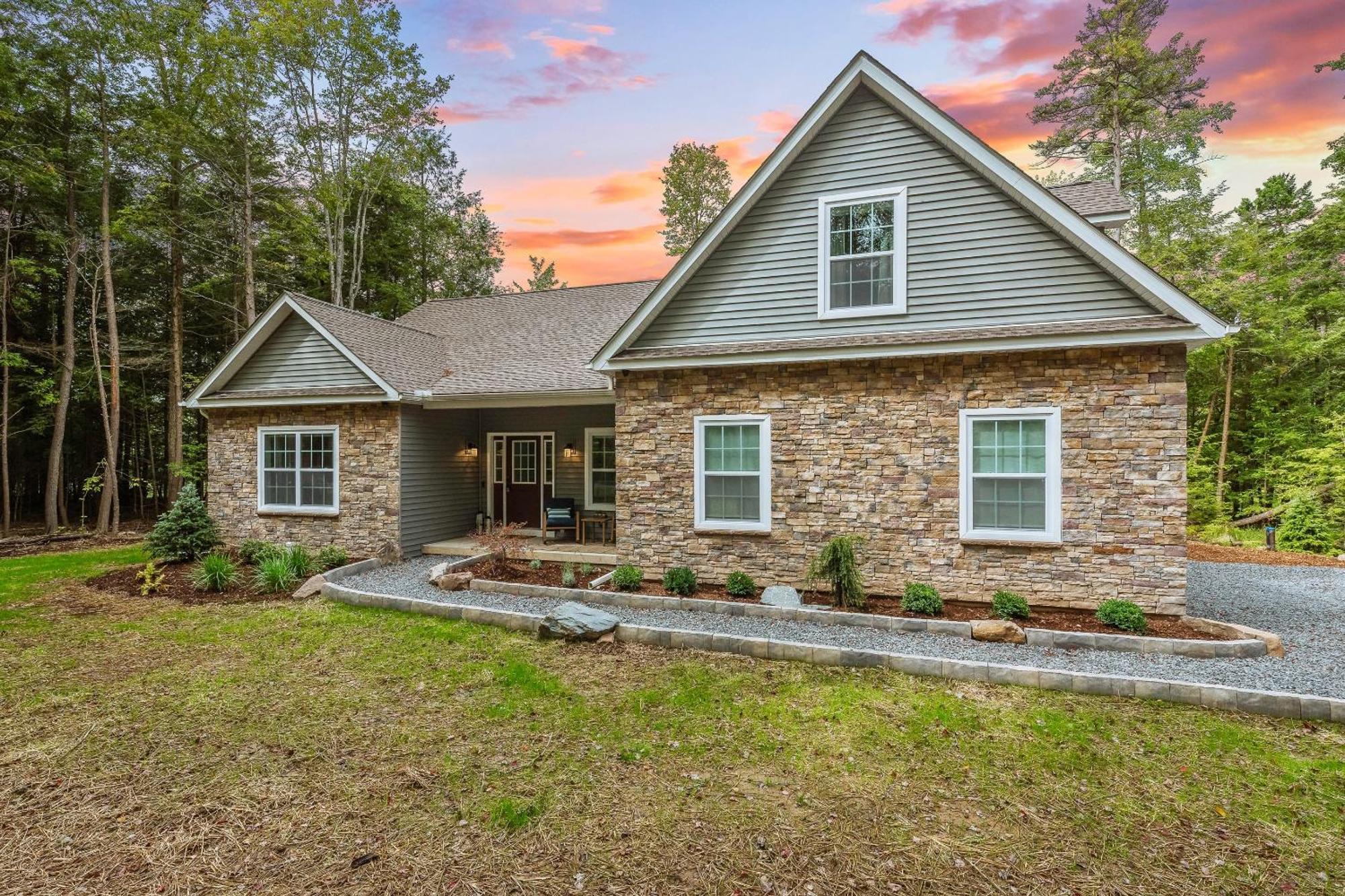 Luxuriously Lakeside By Avantstay Lakefront Retreat W Game